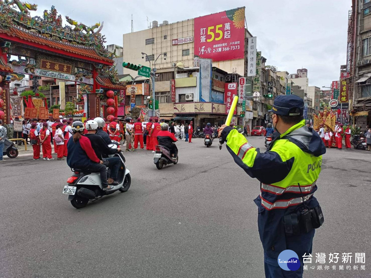 桃警分局運用社群軟體傳遞交通資訊，建議用路人躲避交通雷區。