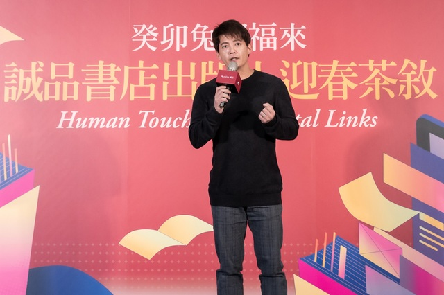 謝哲青以「書房裡的小旅行」奪得首屆「最佳說書人」