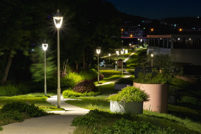 五股夏綠地-新冪境綠地公園夜景 (1).jpg