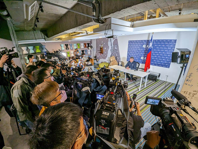 圖/國民黨文傳會、擷取自張亞中臉書