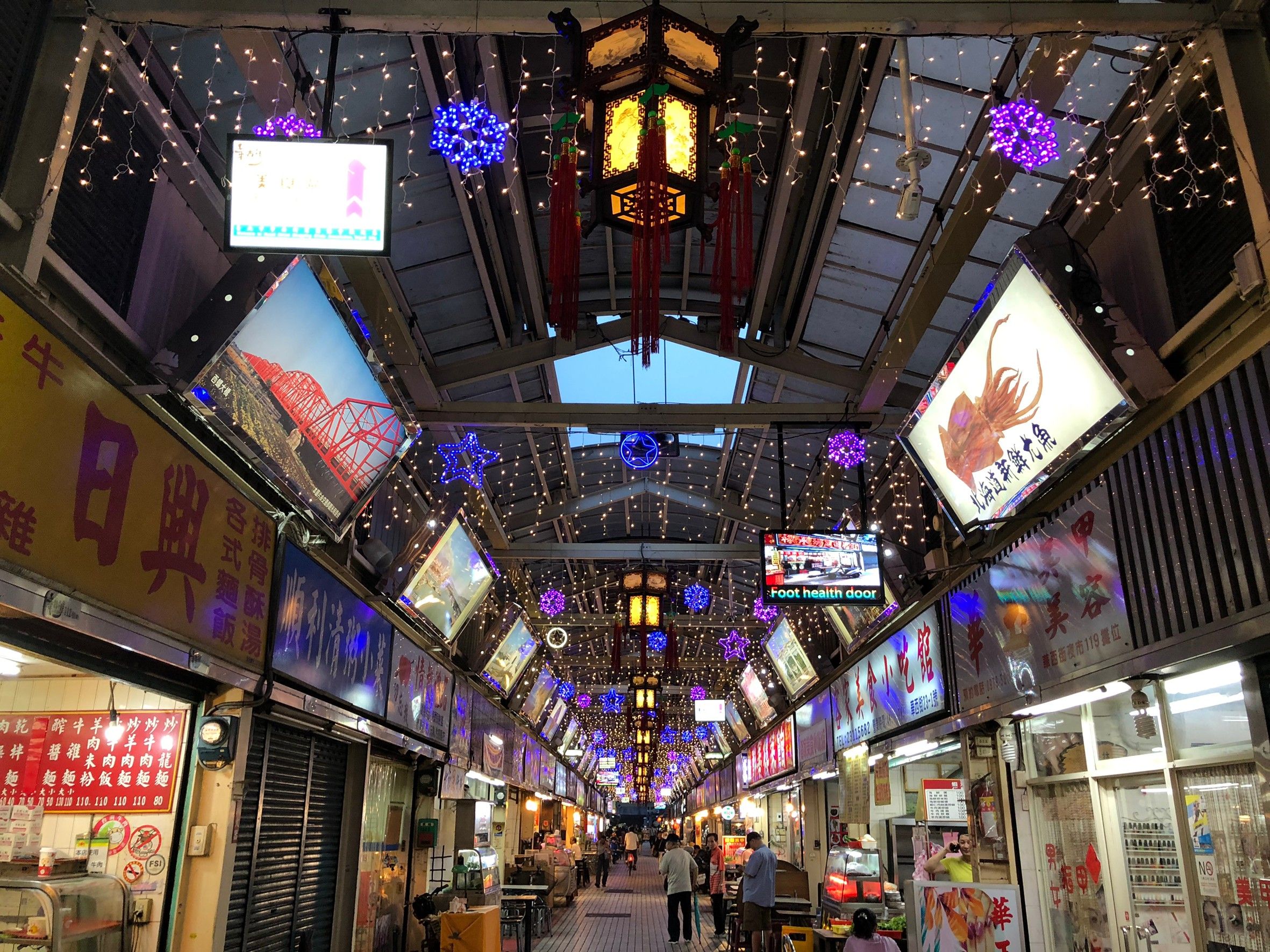 ▲華西街店家攜手挺過疫情，重新出發（圖／華西街商圈自治會提供）