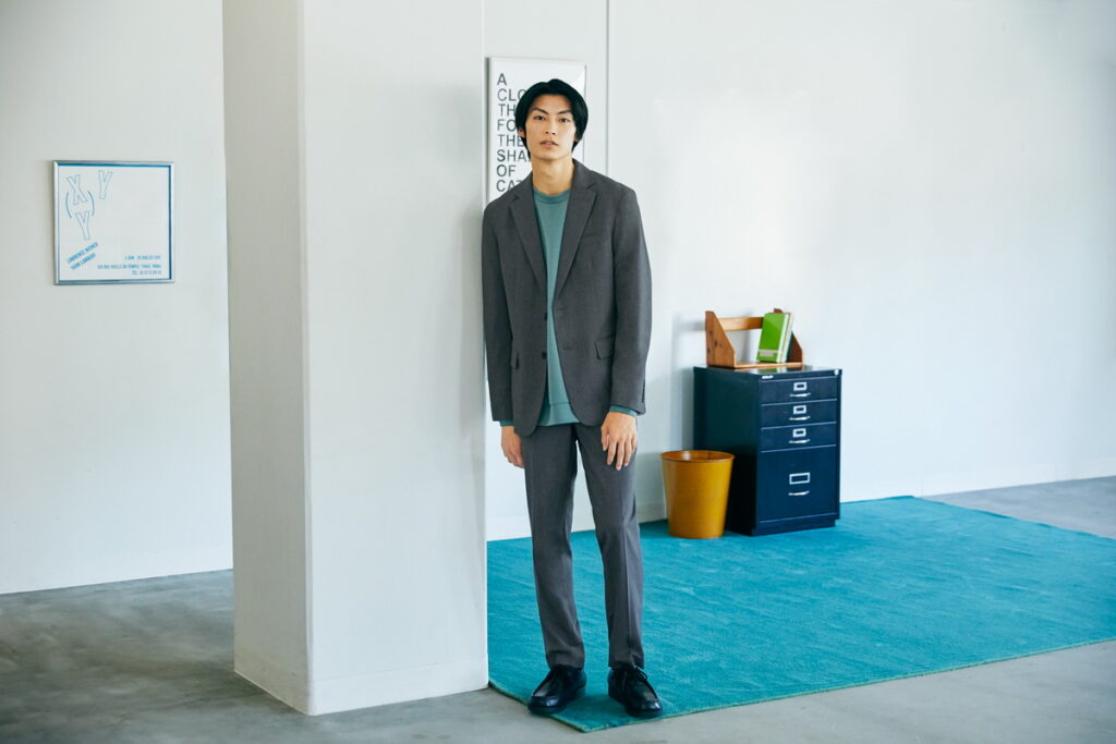冬季熱賣款的「男裝西裝外套」推出現折$500元優惠。穿上保暖時尚單品,為即將到來的年節時刻做好最強準備!