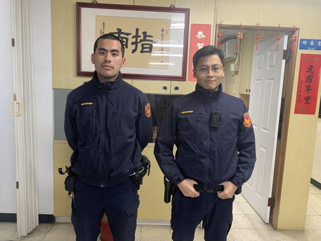 指南派出所警員陳彥甫(右)及沈柏瑋(左)