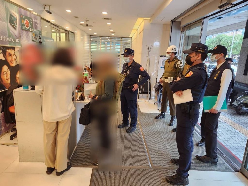 基警與憲兵聯合執行春節安全維護護鈔勤務