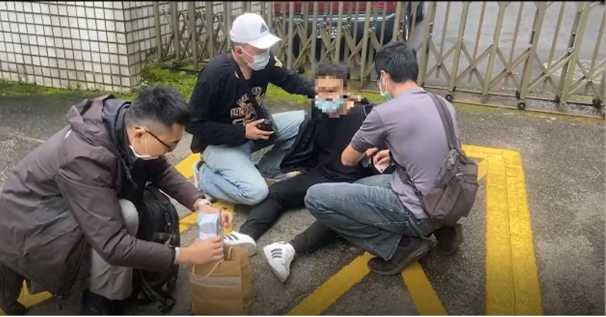 警方便衣埋伏緝獲張姓詐欺車手