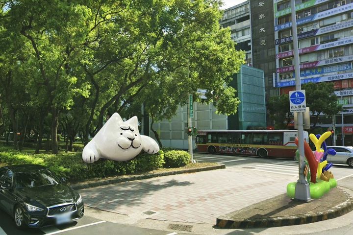 2023台灣燈會/國際藝術家打造超萌光兔 現蹤台北忠孝東路