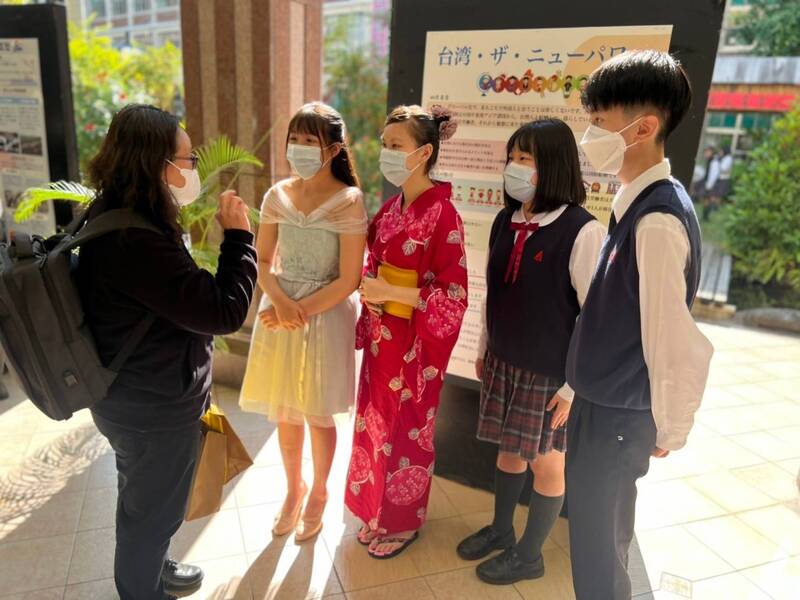 漾新聞|「英雄群起 日月增輝」 高職生外語群畢業成果發表超吸睛