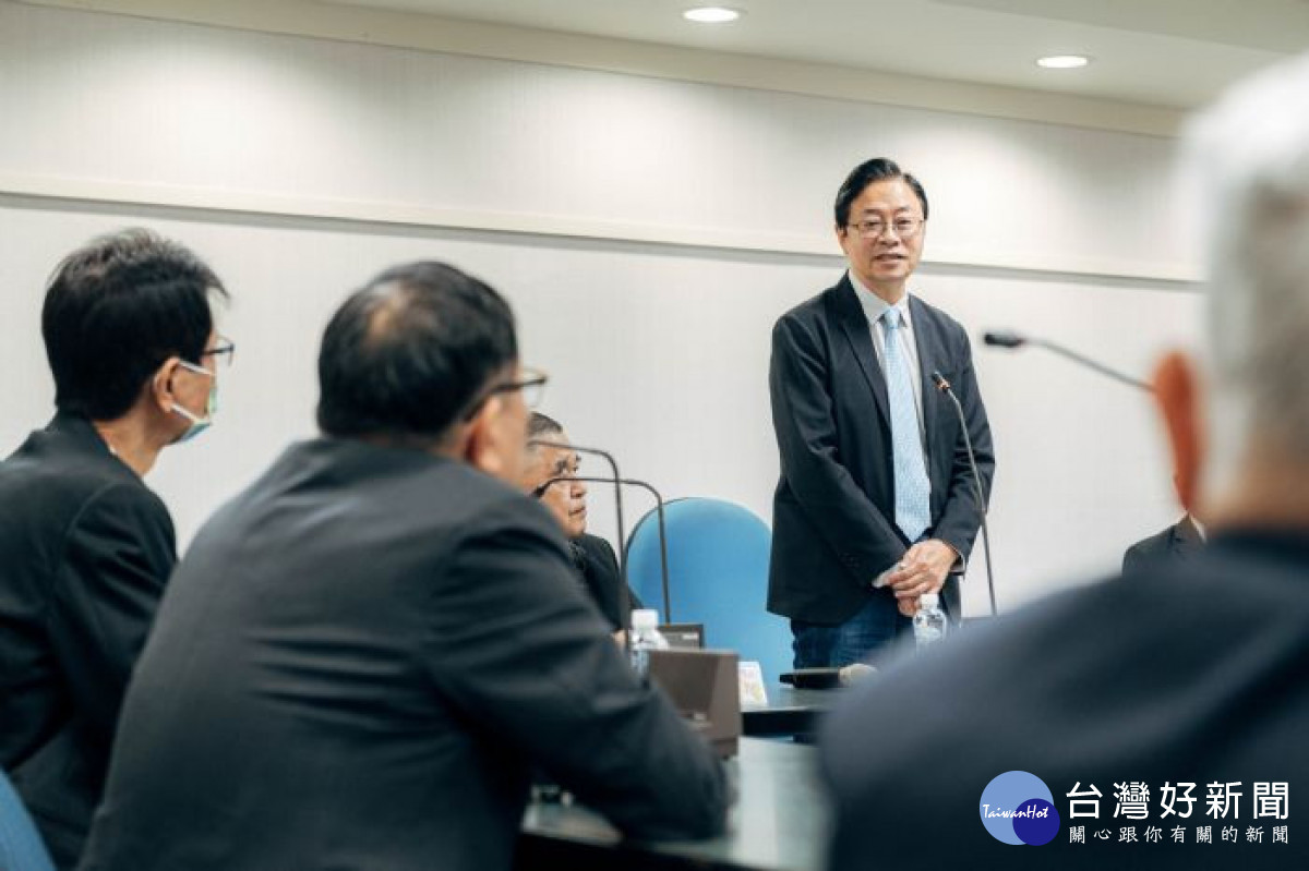 張市長感謝桃園市不動產開發商業同業公會的愛心。