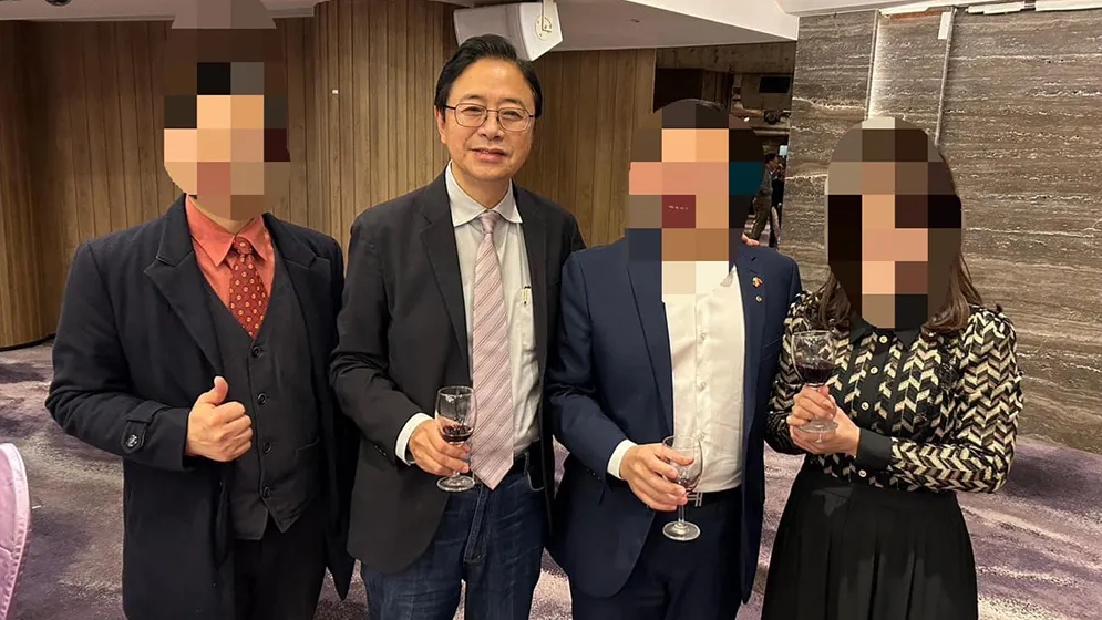 桃園市長張善政遭爆9日於餐敘上喝酒,還自行駕車到平鎮視察水情,引起外界批評。翻攝余信憲臉書