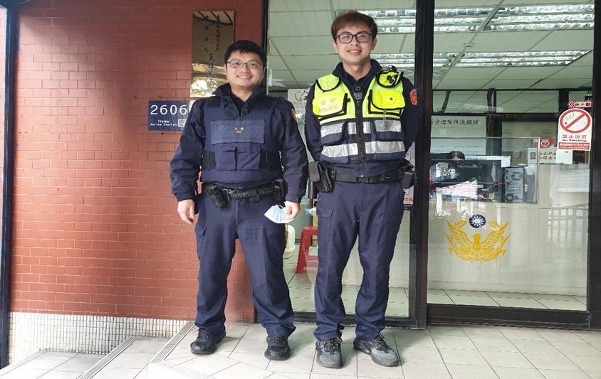 天母派出所員警杜縣霖、林俊宏等2員協助迅速排除故障車