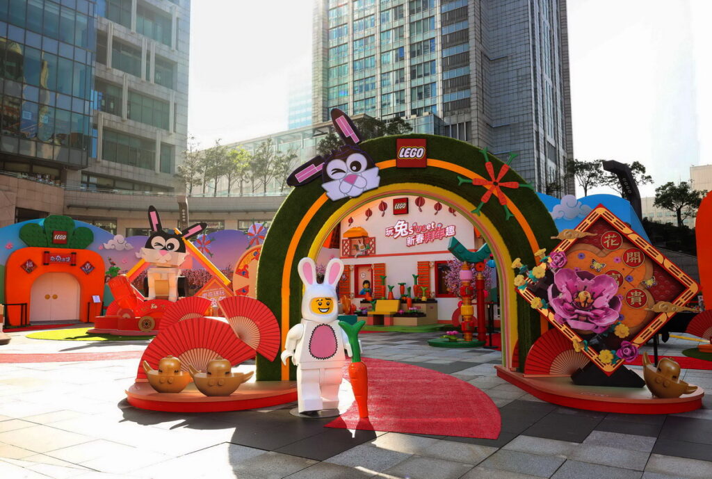 台灣樂高新年活動響應「2023台灣燈會在台北」活動,活動延長至2月19日,營造燈籠步梯、花燈隧道元宵拍照打卡點。