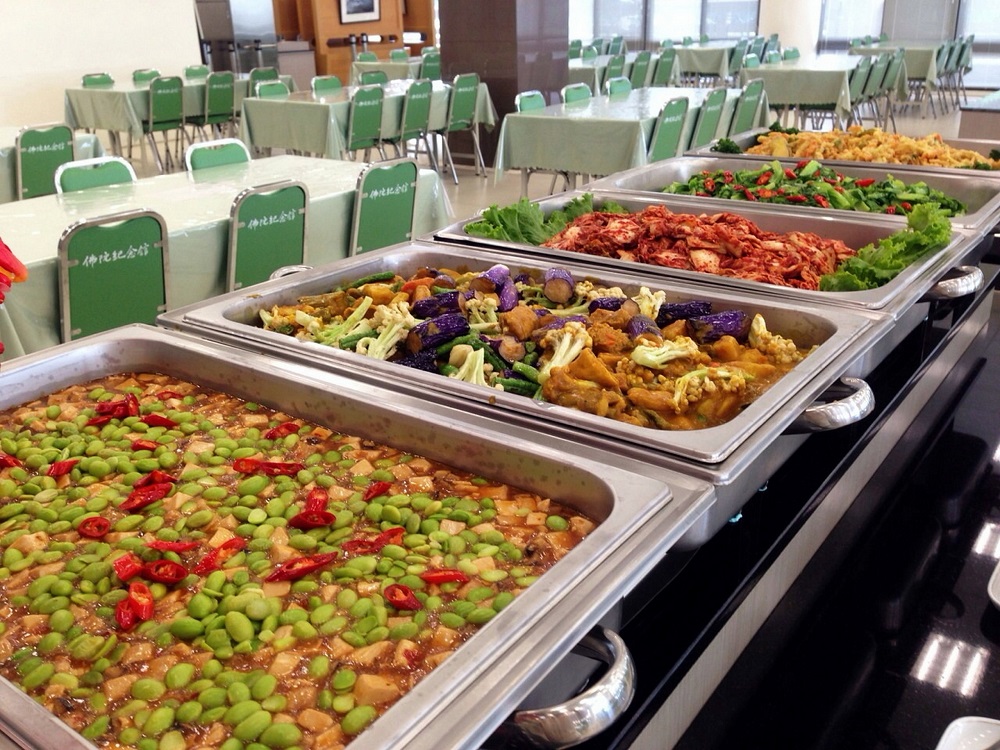 佛光山祈福走春 人氣美食皇帝豆麵香椿餅饗客 93 202301112325
