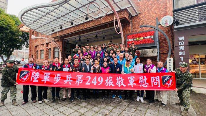 頭份市各界春節敬軍 致贈春節加菜金