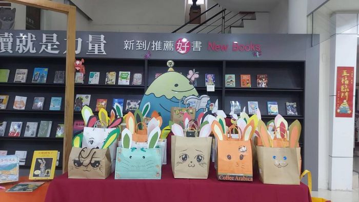 埔里鎮立圖書館喜迎兔年 書書福福過好年