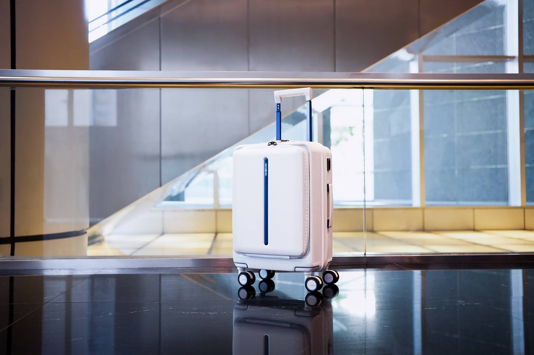 榮獲紅點設計大獎!『Samsonite BEAMIX智能行李箱閃亮登場』 指紋解鎖前沿科技 開箱迎賓亮燈