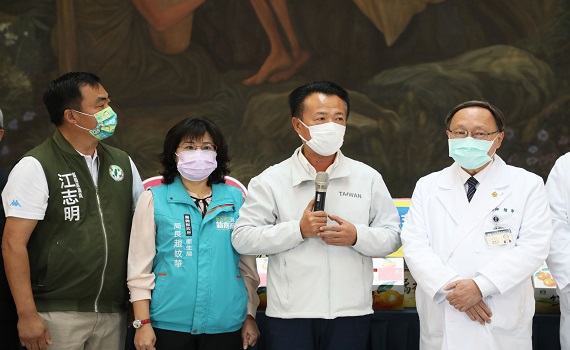 春節長假醫療不打烊 翁章梁向醫護致意