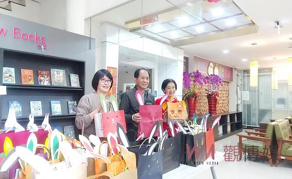 喜迎兔年! 埔里鎮圖創意推出「書書福福過好年」