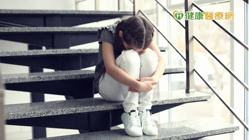 孩子「4現象」恐是憂鬱症上身! 總說討厭學校、沒朋友注意了