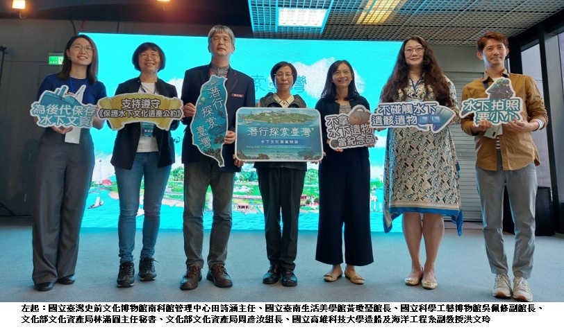 可能是 7 個人和大家站著的圖像