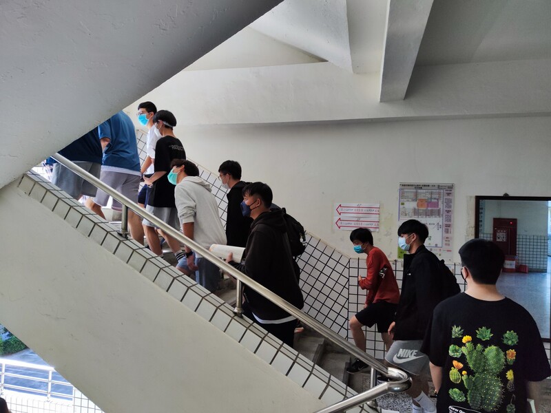 漾新聞|大學學測第二天 高雄考區考生普遍認為英文難易適中 國綜偏易 國寫作文題目有創意