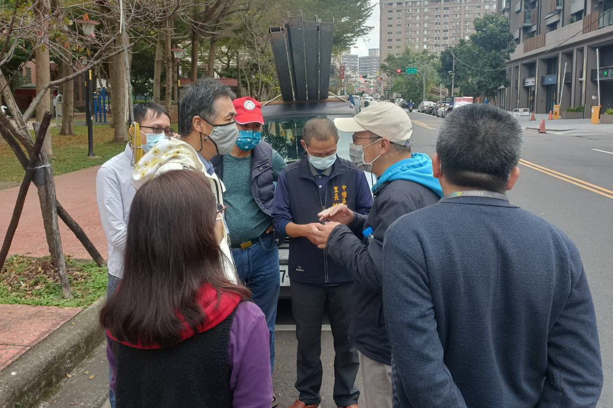 中壢區五權里一帶無水可用,桃園市政府經發局長張誠會台水人員現揚檢測了解。