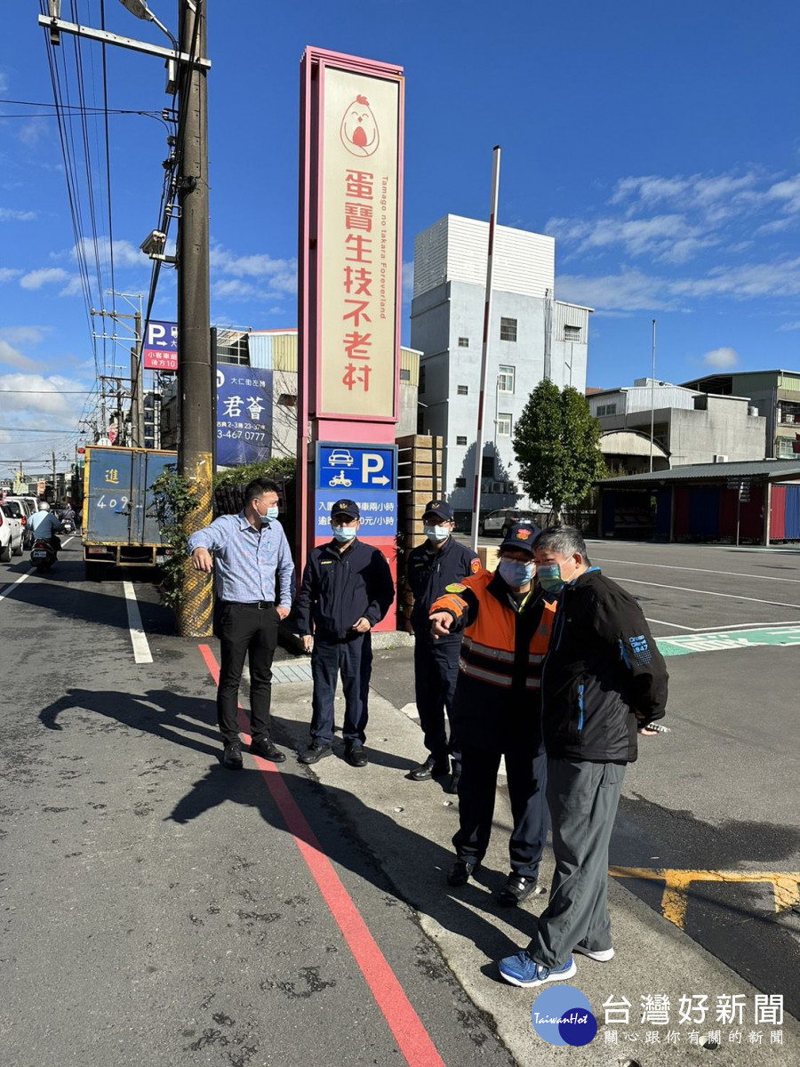 平鎮警加強檢視轄內交通設施,讓民眾都能行的安全、過個好年!
