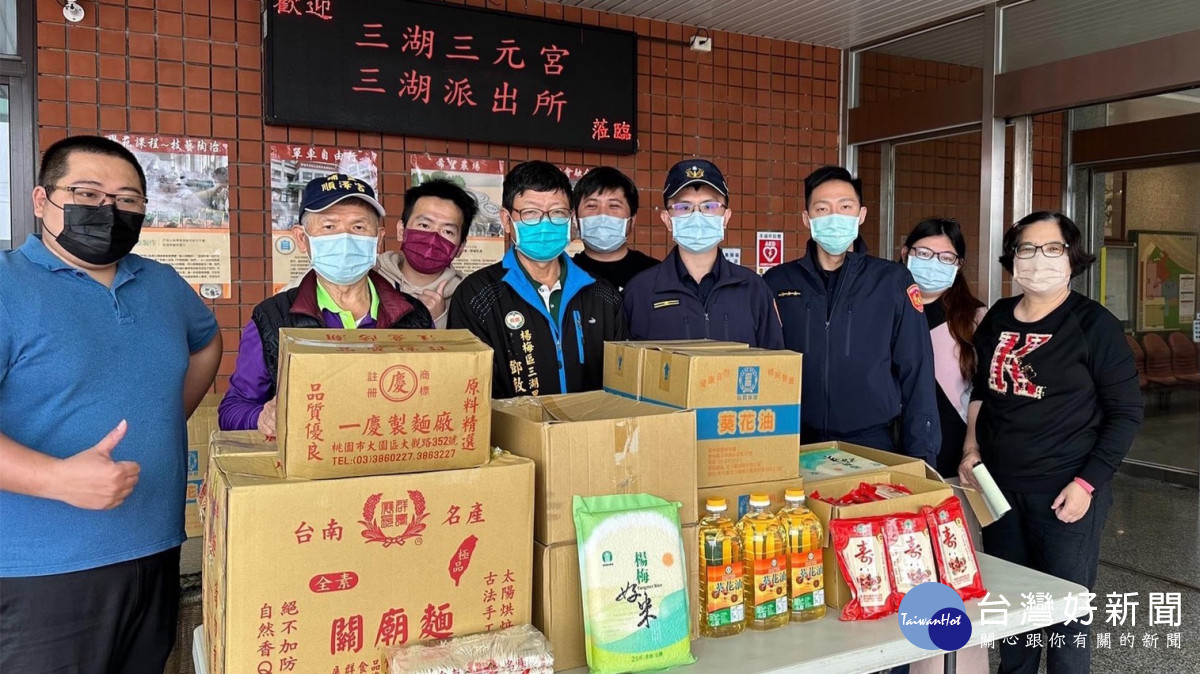 楊梅警結合地方企業及善心人士,關懷清寒、弱勢家庭。