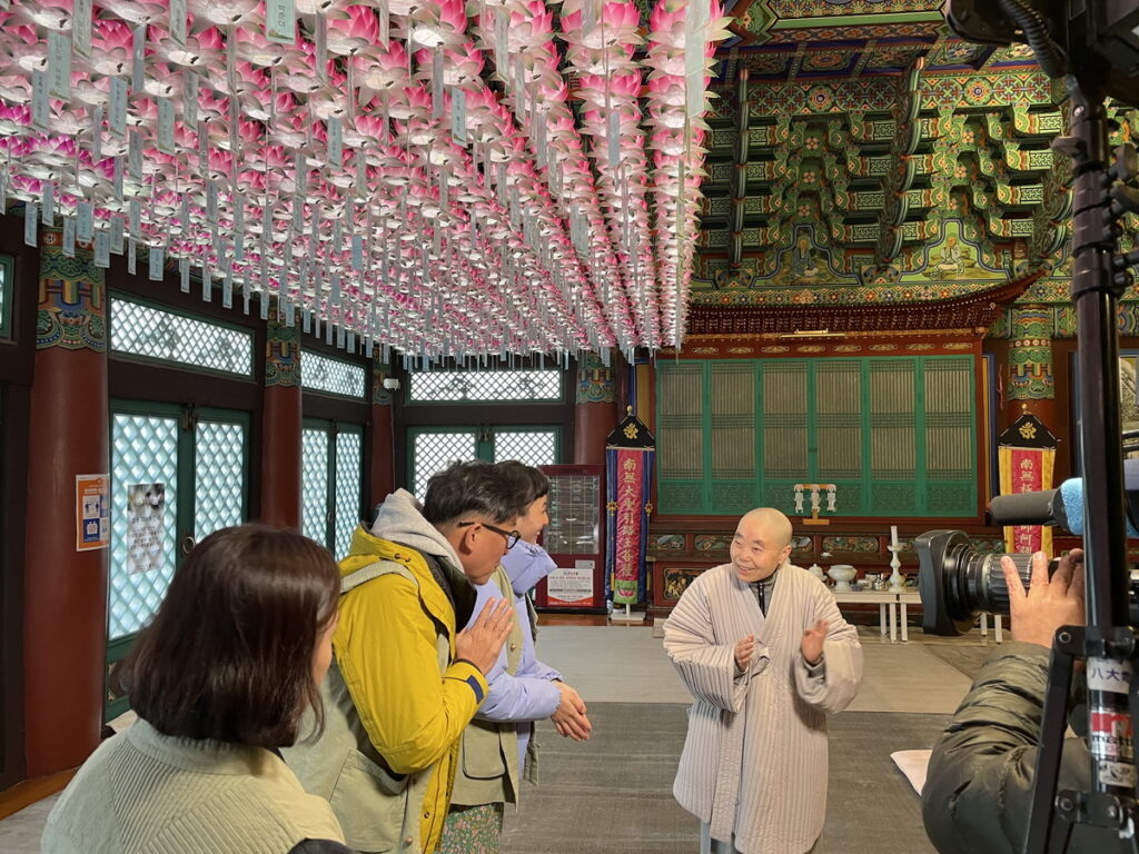 與僧人共同進行什麼活動
