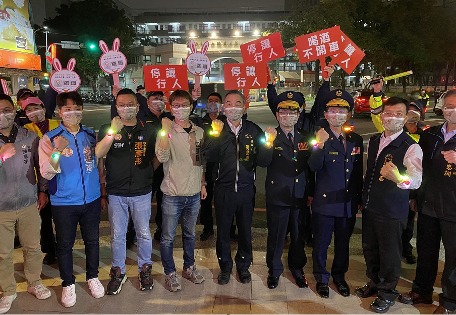 ▲ 中市黃國榮副市長帶隊，齊聚第一分局廣場宣導交通安全 (圖/台中市警察局 提供)