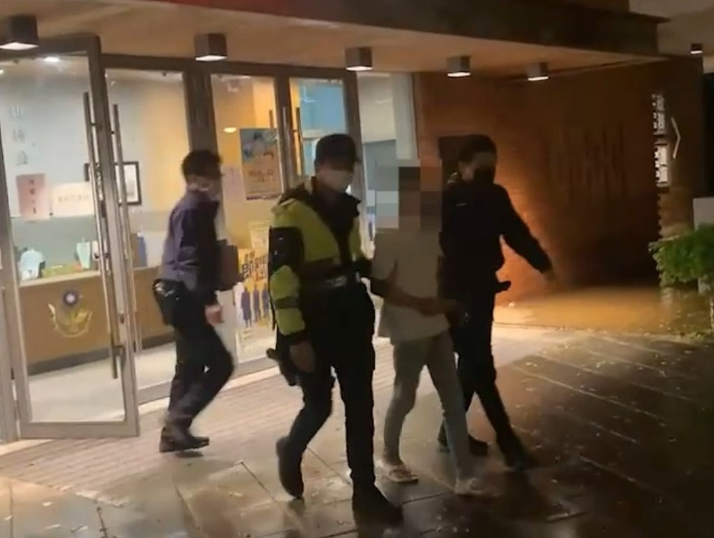交易二手蘋果手機 拒分期付款買家動手搶被法辦 104 202301114 1