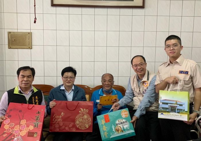 春節前夕送暖 南市慰問義務役身心障礙退伍人員