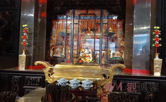 信眾獻春仔花供神花　北港朝天宮限量聖笅最多可得