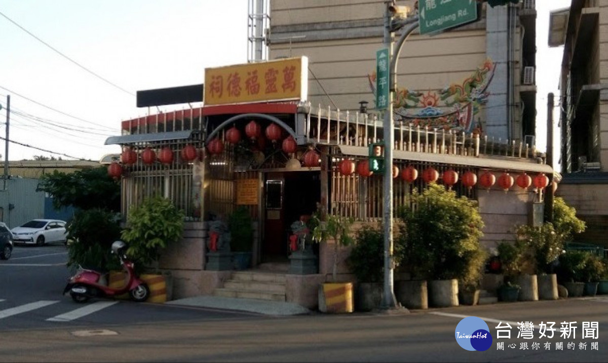 警攜手「萬靈福德祠」春節前關懷百歲翁,安心過好年。
