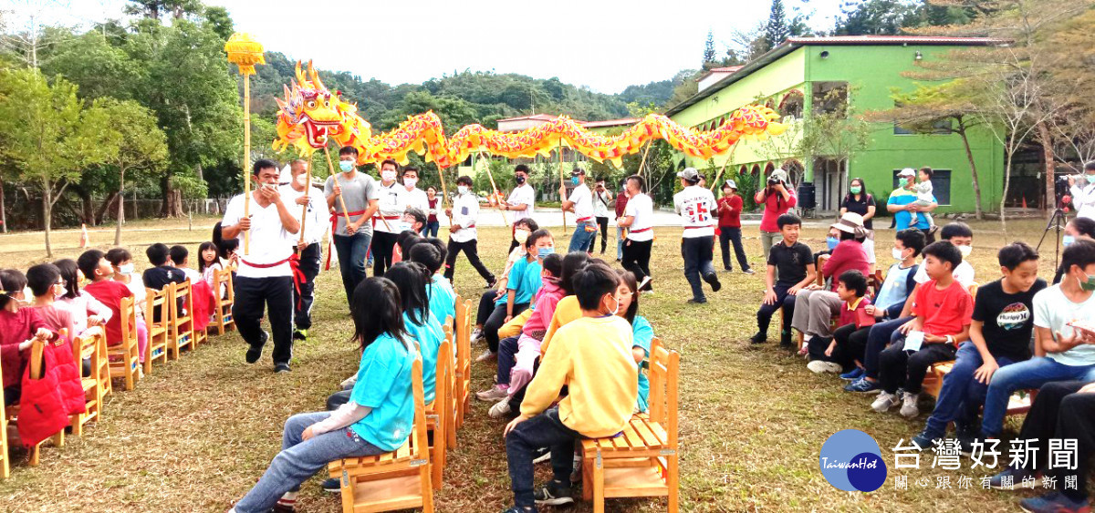 雲林縣古坑鄉山峰華德福小學結合社區舉辦傳統慶典過早年／陳致愷翻攝