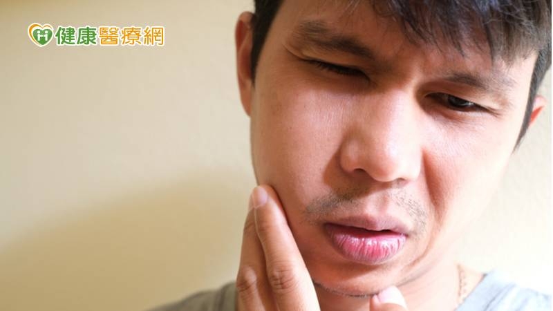顏損癌父獨養年邁母親、拉拔3孩 陽光基金會號召送暖