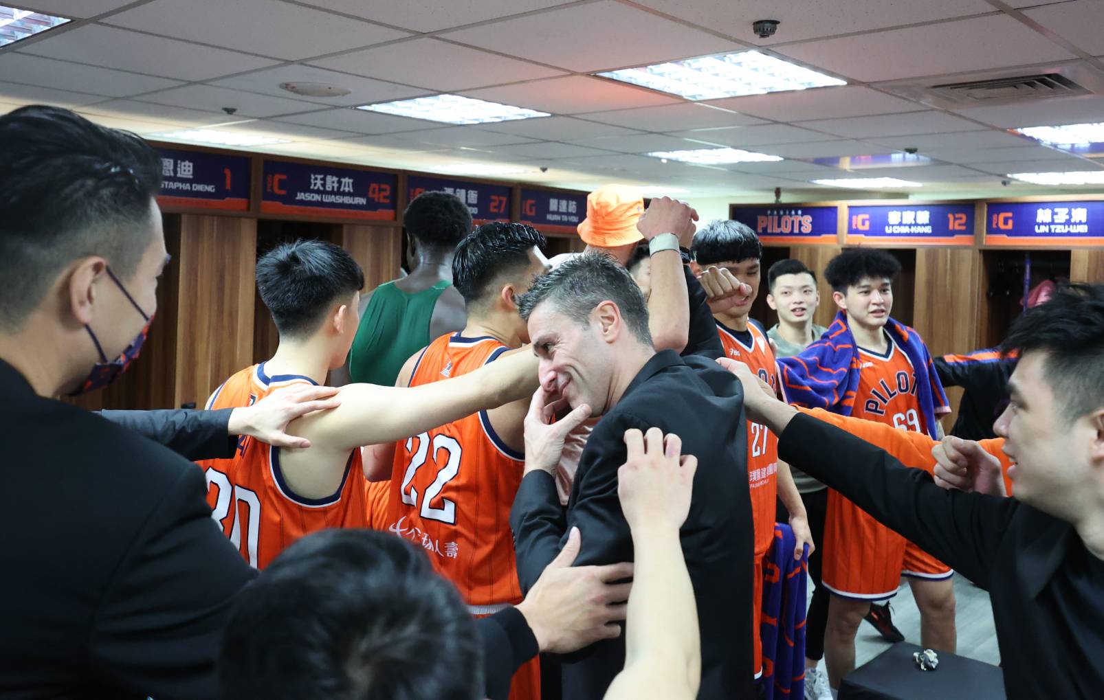 《PLG》領航猿十連勝繼續飛 盧峻翔月MVP獻團隊