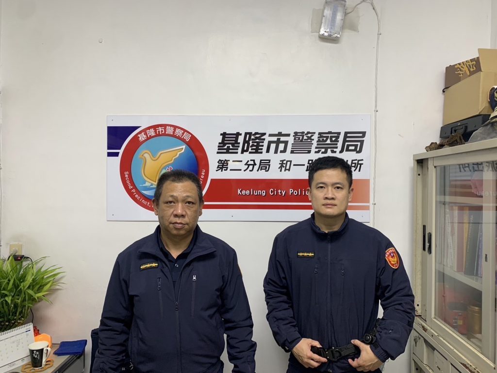 和一路派出所警員胡賢士(左)、鄭旭翔(右)。