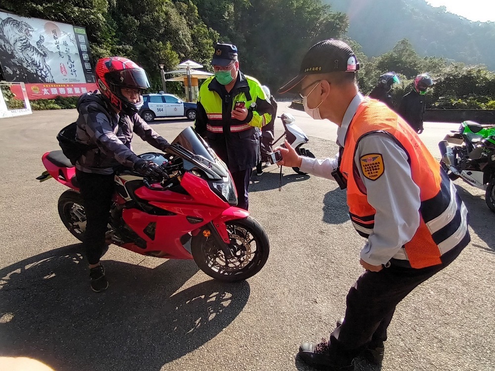 2小時開罰15件 新北警聯合監理所強力稽查北宜公路 107 S 8478780