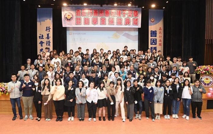 嘉邑行善團頒贈助學金 助114名優秀弱勢生逆境追夢