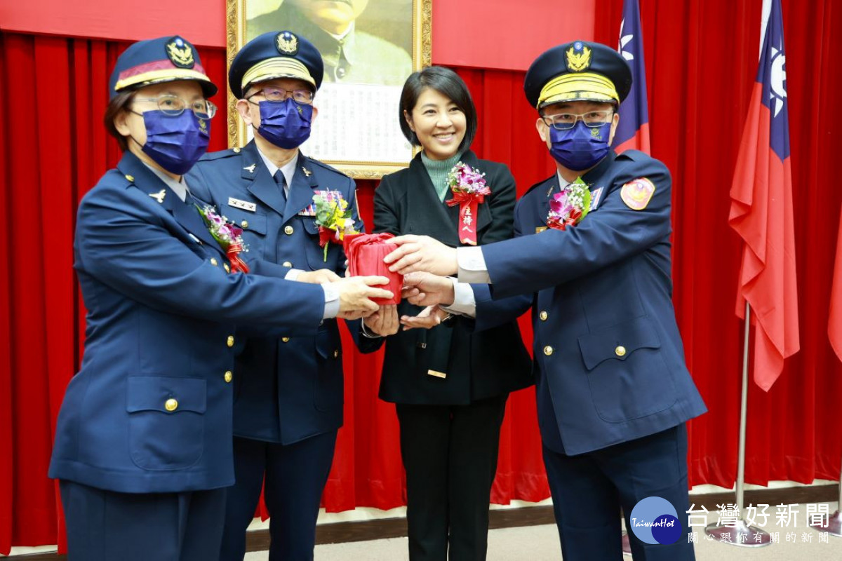 內政部警政署警政委員陳博珍擔任監交。