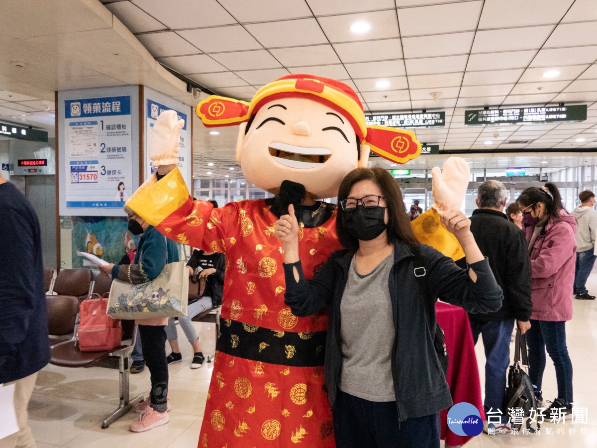 「玉兔迎春長庚祝你好運年年增」 2023年林口長庚歲末關懷活動