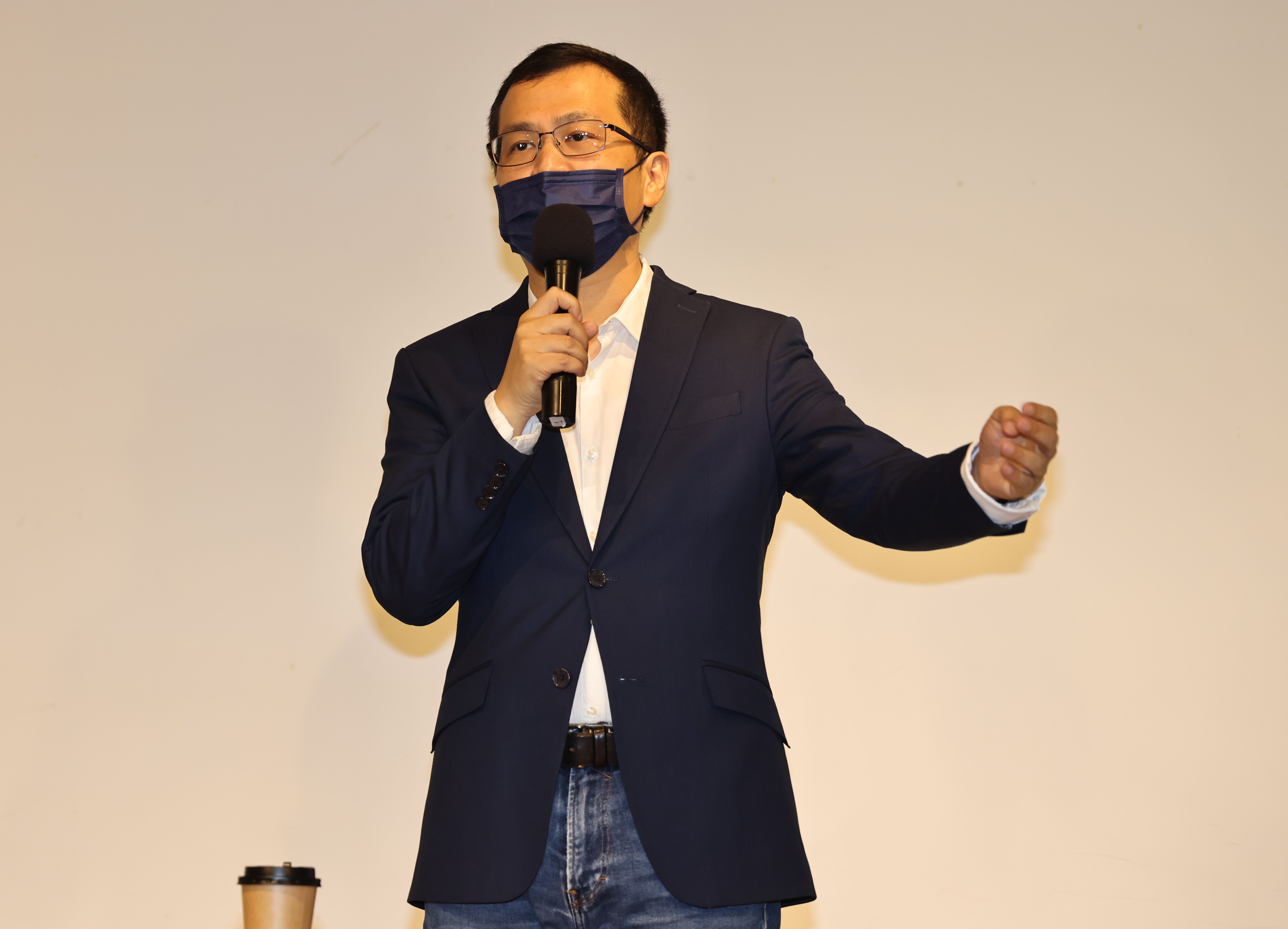 羅智強15日宣布進軍國會,至於要選哪個選區還未拿定主意,預計農曆年後將做最後決定。資料照片/林啟弘攝