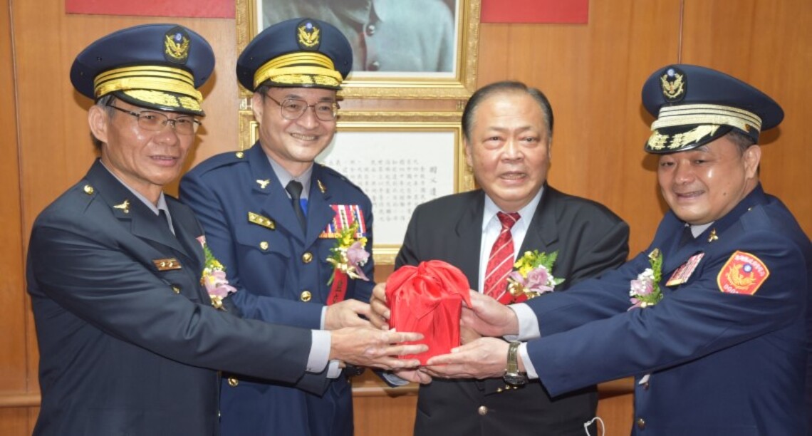 澎湖縣警察局長交接 陳光復期許林逢泉在治安、交通、緝毒全力以赴