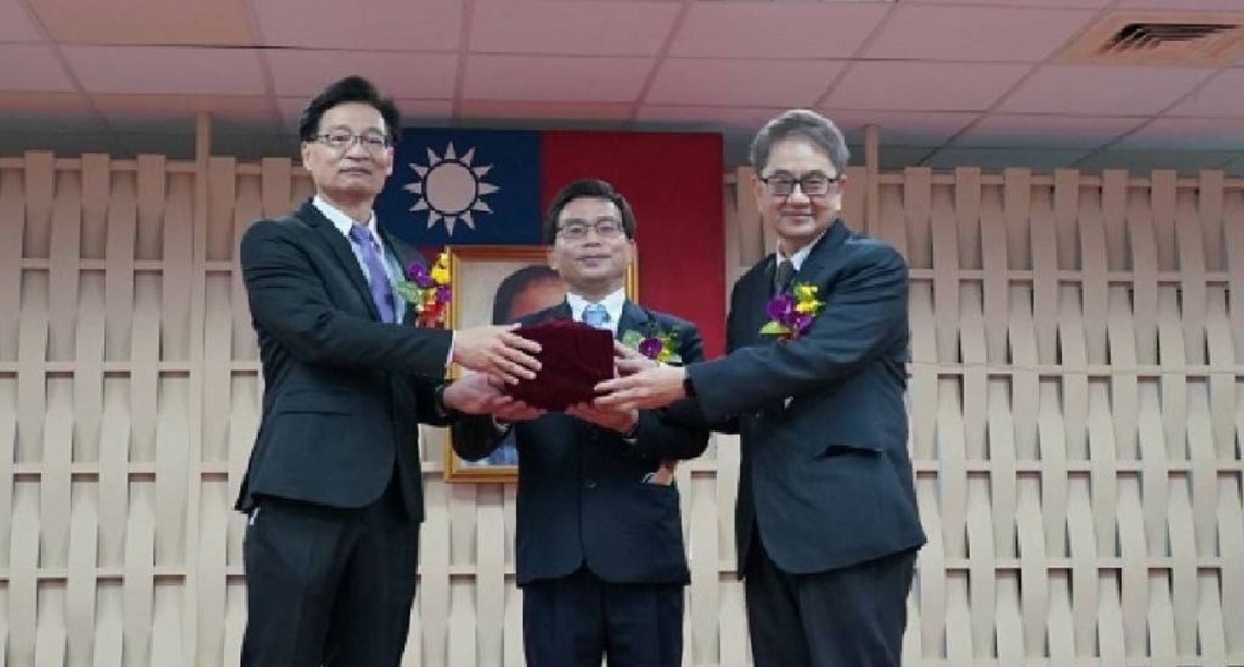 從台南一路共事到高雄的好朋友!台電高雄區處新、卸任處長李衍新、張以諾今交接