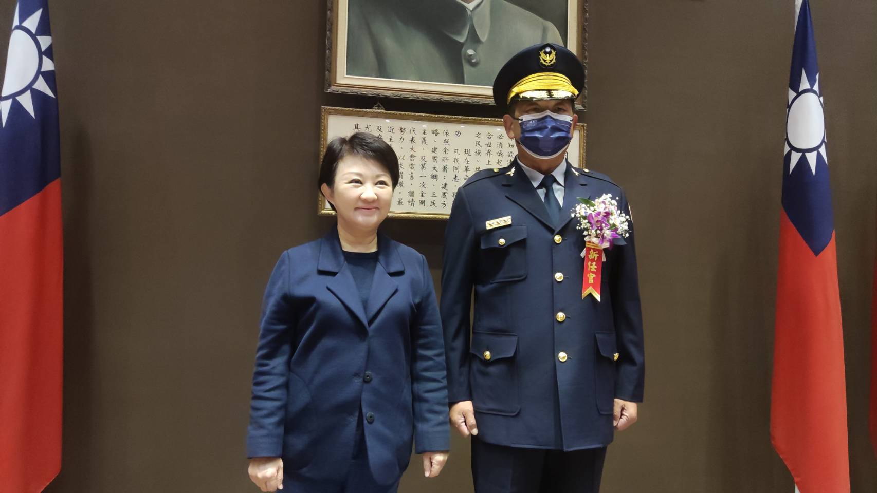▲ 台中市長盧秀燕與新任警察局長李文章合影 (圖/台中市警察局 提供)