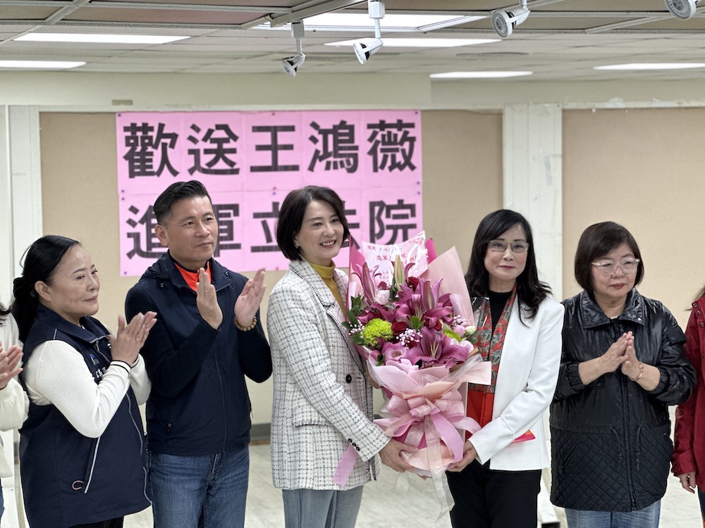 蘇貞昌自比袁崇煥把蔡英文當崇禎 王鴻薇:不恰當比喻 96 新科藍委王鴻薇16日下午宣誓就職,同日早上國民黨台北市議會黨團為其舉辦歡送。