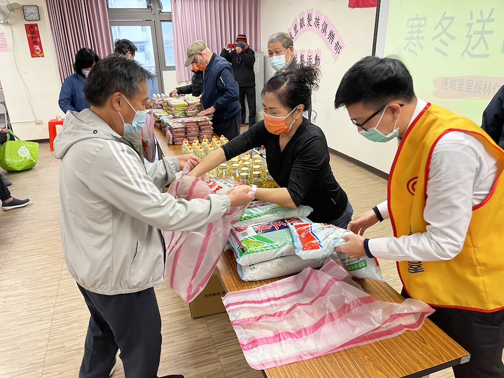 春節送暖協辦鄰里公益活動 永慶房屋助弱勢過好年 112 匯流新聞網CNEWS資料照124230116a13
