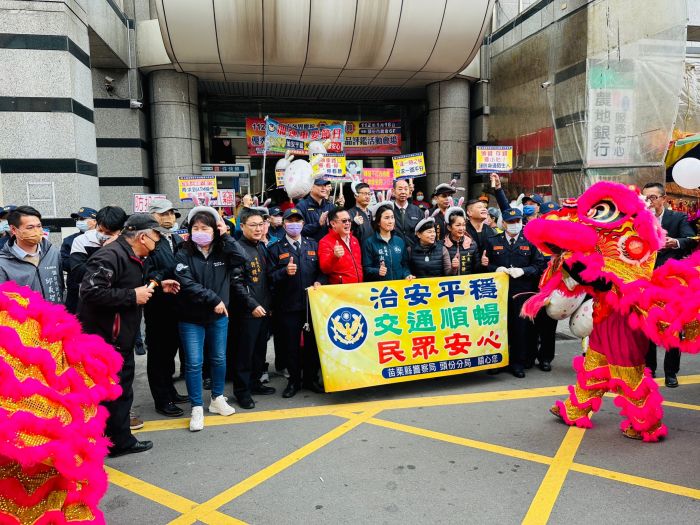 慶祝農民節兔賀新年大遊行 頭份警宣導gogogo