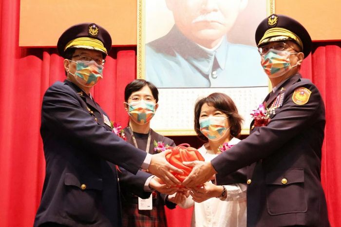 嘉義市政府警察局卸、新任局長交接 黃敏惠主持