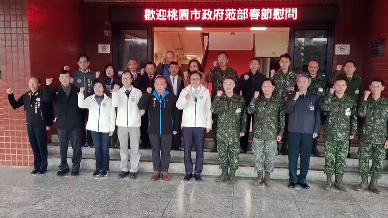 春節前夕慰勞陸軍第六軍團官兵活動,市長張善政肯定及感謝國軍平時支援防災、防疫工作。(記者范文濱攝)